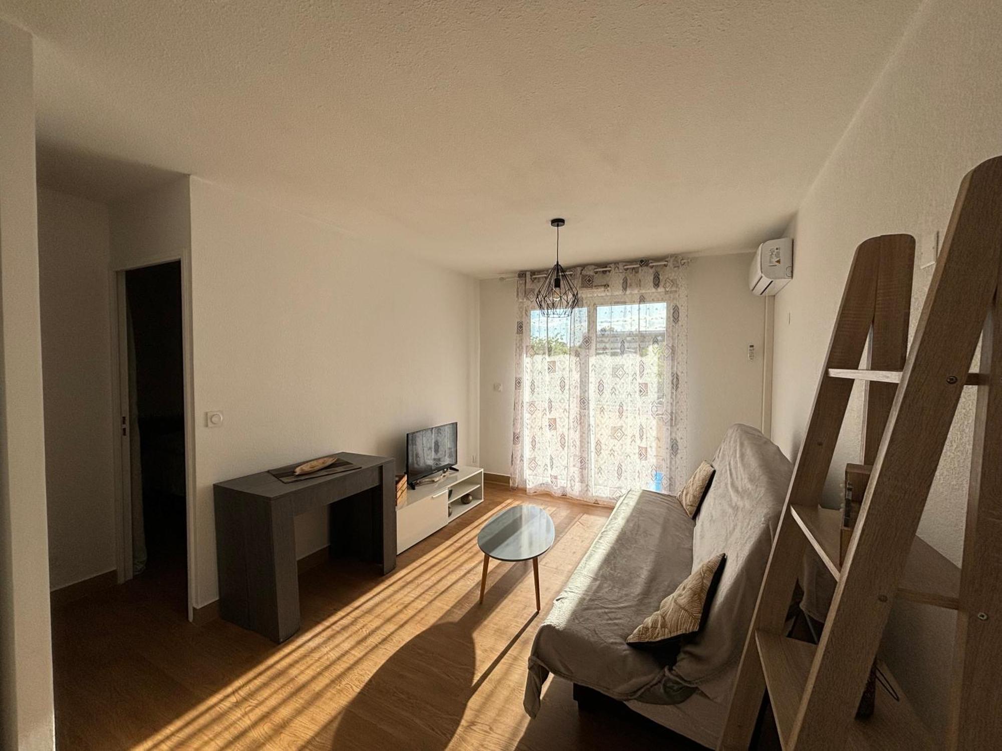 Location D'Un Superbe Appartement Avec Piscine Roquebrune-sur Argens Exteriér fotografie