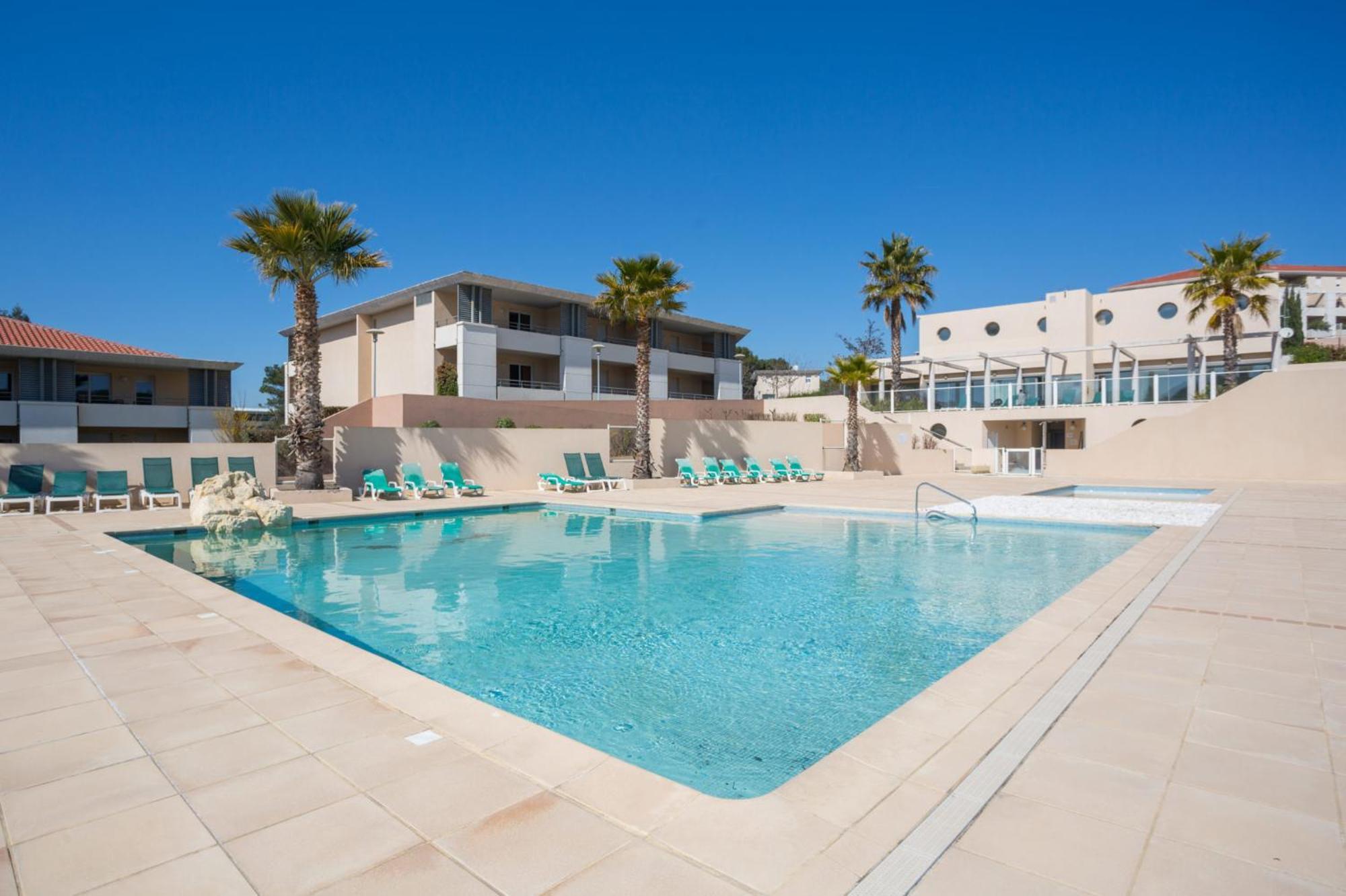 Location D'Un Superbe Appartement Avec Piscine Roquebrune-sur Argens Exteriér fotografie