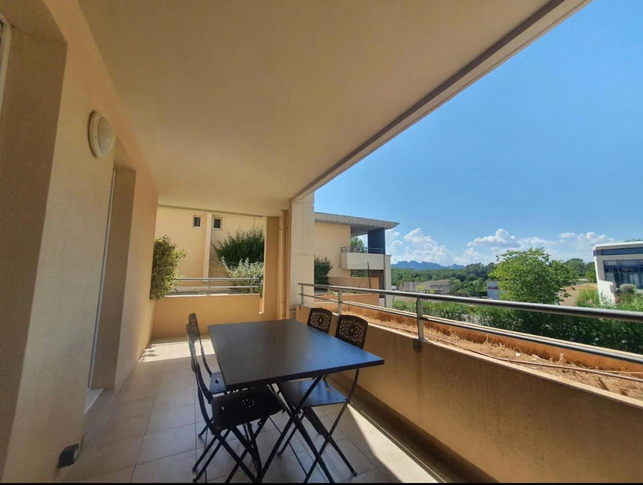 Location D'Un Superbe Appartement Avec Piscine Roquebrune-sur Argens Exteriér fotografie